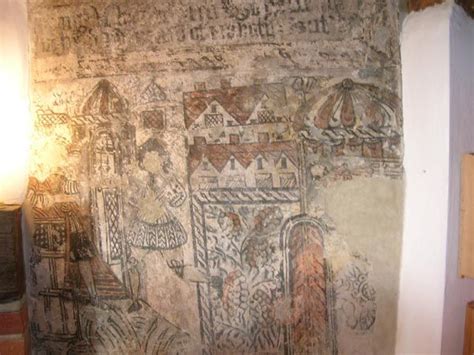 tudor wall|tudor wall paintings found.